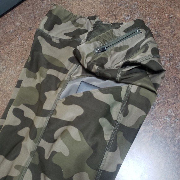 Camouflage Yoga Pants - Picture 6 of 6